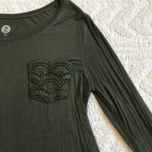 Lace pocket tee